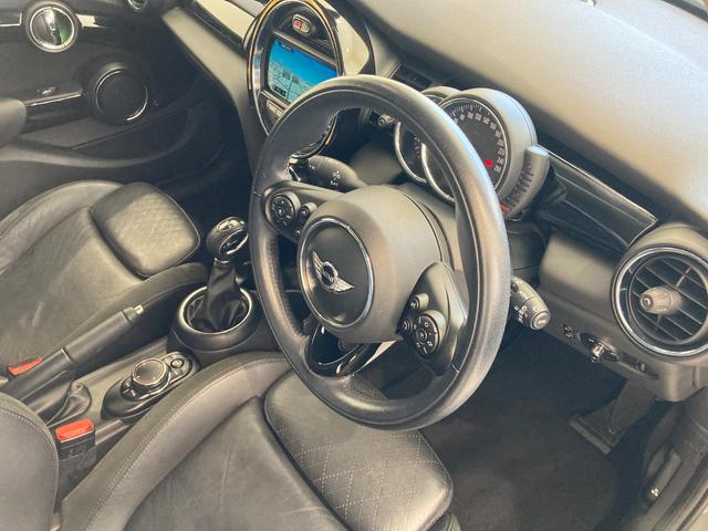 MINI クーパーS セブン ワンオーナー 黒革シート シートヒーター 純正HDDナビ フルセグTV USB Bluetooth バックカメラ インテリジェントセーフティ ETC ドラレコ LEDヘッドランプ LEDフォグランプ(20枚目)