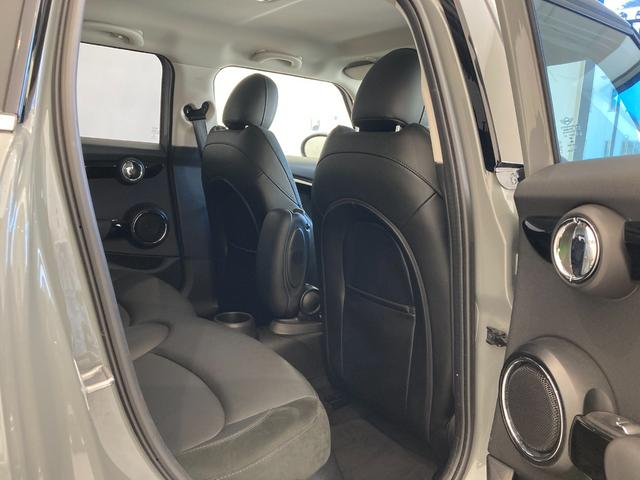 MINI クーパーS セブン ワンオーナー 黒革シート シートヒーター 純正HDDナビ フルセグTV USB Bluetooth バックカメラ インテリジェントセーフティ ETC ドラレコ LEDヘッドランプ LEDフォグランプ(24枚目)