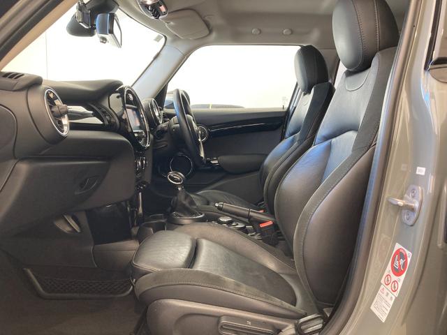 MINI クーパーS セブン ワンオーナー 黒革シート シートヒーター 純正HDDナビ フルセグTV USB Bluetooth バックカメラ インテリジェントセーフティ ETC ドラレコ LEDヘッドランプ LEDフォグランプ(32枚目)