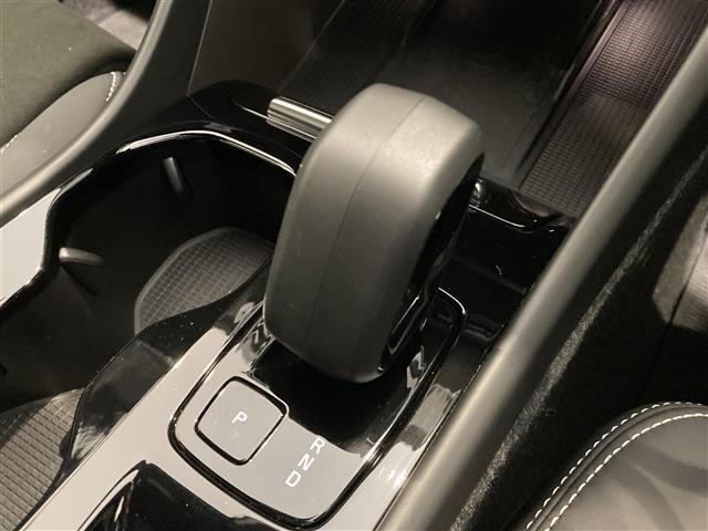 ＸＣ４０ アルティメット　Ｂ４　ＡＷＤ　ダークエディション　ハーフレザーシート　パワーシート　シートヒーター　ハンドルヒーター　純正ナビ　全方位カメラ　ＥＴＣ　ワイヤレス充電　ＬＥＤヘッドランプ　ＬＥＤフォグランプ（11枚目）