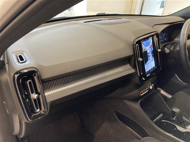 ＸＣ４０ アルティメット　Ｂ４　ＡＷＤ　ダークエディション　ハーフレザーシート　パワーシート　シートヒーター　ハンドルヒーター　純正ナビ　全方位カメラ　ＥＴＣ　ワイヤレス充電　ＬＥＤヘッドランプ　ＬＥＤフォグランプ（21枚目）