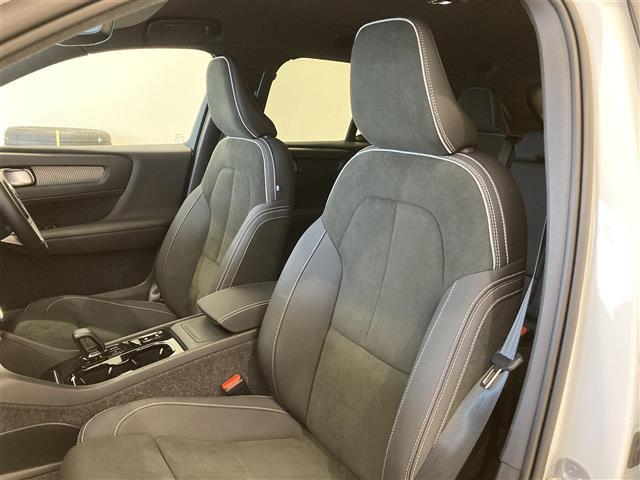 ＸＣ４０ アルティメット　Ｂ４　ＡＷＤ　ダークエディション　ハーフレザーシート　パワーシート　シートヒーター　ハンドルヒーター　純正ナビ　全方位カメラ　ＥＴＣ　ワイヤレス充電　ＬＥＤヘッドランプ　ＬＥＤフォグランプ（23枚目）