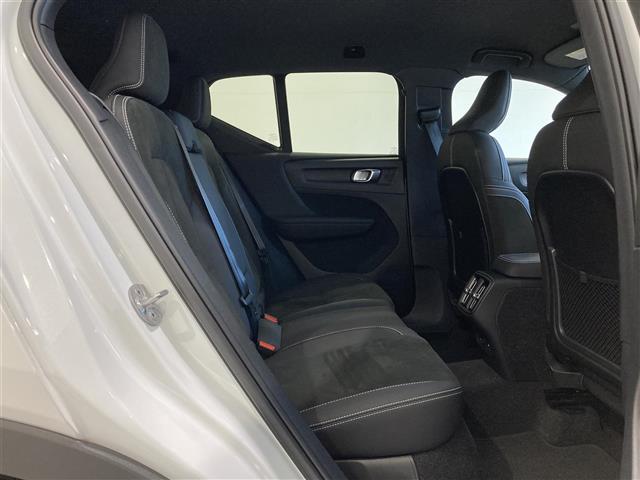 ＸＣ４０ アルティメット　Ｂ４　ＡＷＤ　ダークエディション　ハーフレザーシート　パワーシート　シートヒーター　ハンドルヒーター　純正ナビ　全方位カメラ　ＥＴＣ　ワイヤレス充電　ＬＥＤヘッドランプ　ＬＥＤフォグランプ（28枚目）