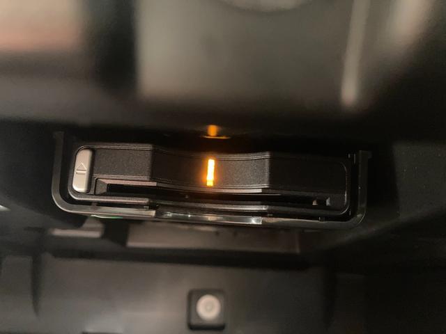 ＸＣ６０ Ｄ４　ＡＷＤ　インスクリプション　グレー革シート　パワーシート　シートヒーター　シートクーラー　ハンドルヒーター　ヘッドアップディスプレイ　純正ナビ　フルセグ　ＥＴＣ　前後ドラレコ　パワーバックドア　ＬＥＤヘッドランプ　フォグランプ！（10枚目）