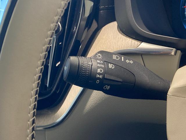 ＸＣ６０ Ｄ４　ＡＷＤ　インスクリプション　グレー革シート　パワーシート　シートヒーター　シートクーラー　ハンドルヒーター　ヘッドアップディスプレイ　純正ナビ　フルセグ　ＥＴＣ　前後ドラレコ　パワーバックドア　ＬＥＤヘッドランプ　フォグランプ！（16枚目）