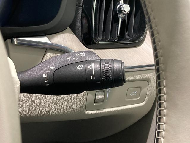 ＸＣ６０ Ｄ４　ＡＷＤ　インスクリプション　グレー革シート　パワーシート　シートヒーター　シートクーラー　ハンドルヒーター　ヘッドアップディスプレイ　純正ナビ　フルセグ　ＥＴＣ　前後ドラレコ　パワーバックドア　ＬＥＤヘッドランプ　フォグランプ！（17枚目）