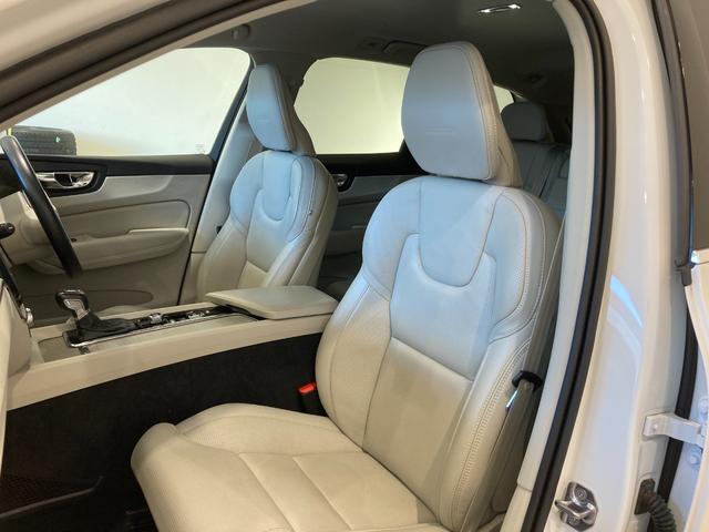 ＸＣ６０ Ｄ４　ＡＷＤ　インスクリプション　グレー革シート　パワーシート　シートヒーター　シートクーラー　ハンドルヒーター　ヘッドアップディスプレイ　純正ナビ　フルセグ　ＥＴＣ　前後ドラレコ　パワーバックドア　ＬＥＤヘッドランプ　フォグランプ！（19枚目）