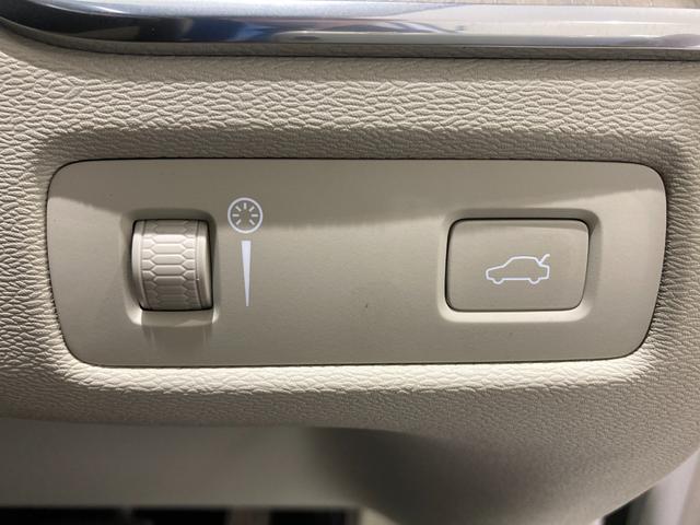 ＸＣ６０ Ｄ４　ＡＷＤ　インスクリプション　グレー革シート　パワーシート　シートヒーター　シートクーラー　ハンドルヒーター　ヘッドアップディスプレイ　純正ナビ　フルセグ　ＥＴＣ　前後ドラレコ　パワーバックドア　ＬＥＤヘッドランプ　フォグランプ！（24枚目）