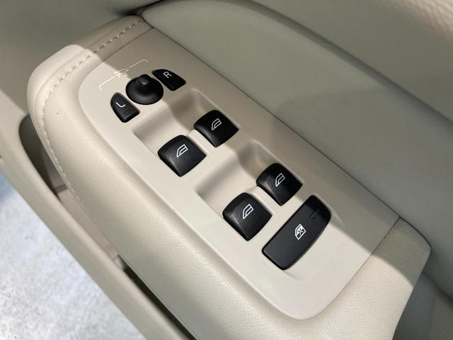 ＸＣ６０ Ｄ４　ＡＷＤ　インスクリプション　グレー革シート　パワーシート　シートヒーター　シートクーラー　ハンドルヒーター　ヘッドアップディスプレイ　純正ナビ　フルセグ　ＥＴＣ　前後ドラレコ　パワーバックドア　ＬＥＤヘッドランプ　フォグランプ！（26枚目）