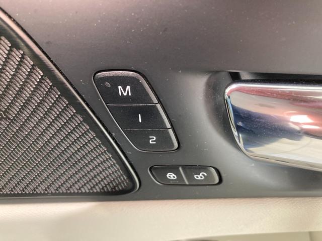 ＸＣ６０ Ｄ４　ＡＷＤ　インスクリプション　グレー革シート　パワーシート　シートヒーター　シートクーラー　ハンドルヒーター　ヘッドアップディスプレイ　純正ナビ　フルセグ　ＥＴＣ　前後ドラレコ　パワーバックドア　ＬＥＤヘッドランプ　フォグランプ！（27枚目）