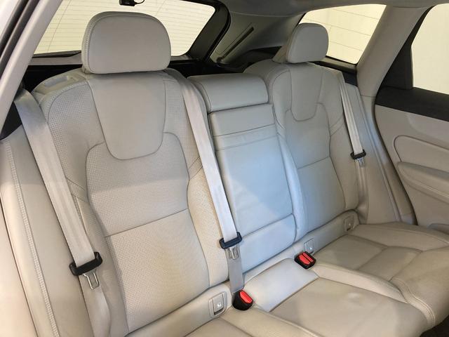 ＸＣ６０ Ｄ４　ＡＷＤ　インスクリプション　グレー革シート　パワーシート　シートヒーター　シートクーラー　ハンドルヒーター　ヘッドアップディスプレイ　純正ナビ　フルセグ　ＥＴＣ　前後ドラレコ　パワーバックドア　ＬＥＤヘッドランプ　フォグランプ！（30枚目）