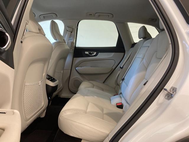 ＸＣ６０ Ｄ４　ＡＷＤ　インスクリプション　グレー革シート　パワーシート　シートヒーター　シートクーラー　ハンドルヒーター　ヘッドアップディスプレイ　純正ナビ　フルセグ　ＥＴＣ　前後ドラレコ　パワーバックドア　ＬＥＤヘッドランプ　フォグランプ！（32枚目）