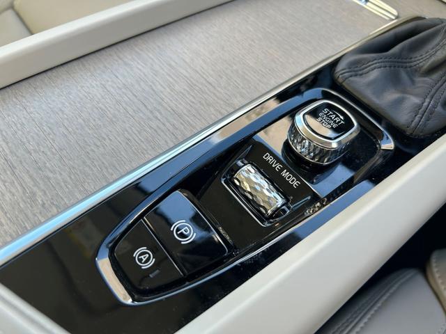 ＸＣ６０ Ｄ４　ＡＷＤ　インスクリプション　グレー革シート　パワーシート　シートヒーター　シートクーラー　ハンドルヒーター　ヘッドアップディスプレイ　純正ナビ　フルセグ　ＥＴＣ　前後ドラレコ　パワーバックドア　ＬＥＤヘッドランプ　フォグランプ！（59枚目）