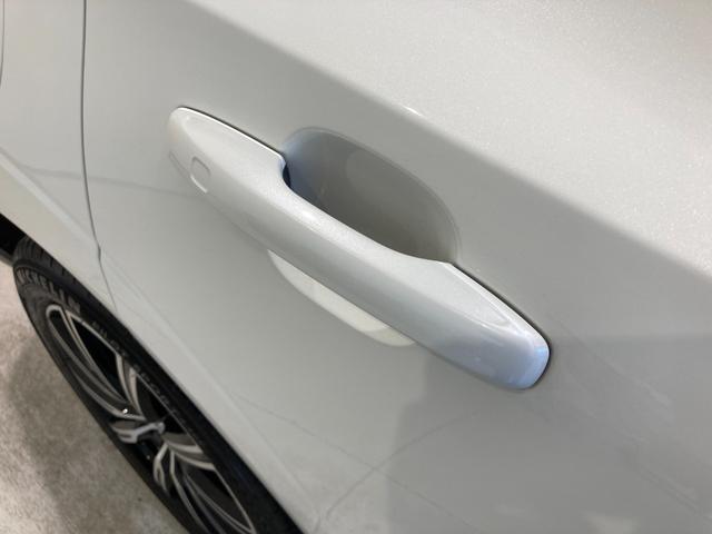 ＸＣ６０ Ｄ４　ＡＷＤ　インスクリプション　グレー革シート　パワーシート　シートヒーター　シートクーラー　ハンドルヒーター　ヘッドアップディスプレイ　純正ナビ　フルセグ　ＥＴＣ　前後ドラレコ　パワーバックドア　ＬＥＤヘッドランプ　フォグランプ！（69枚目）