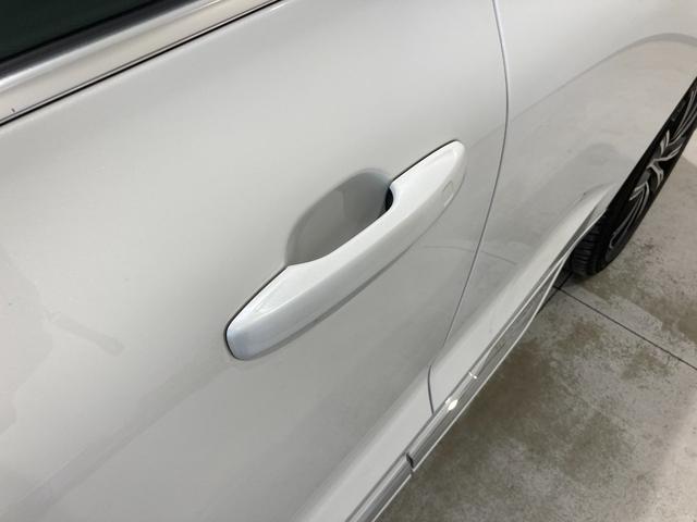 ＸＣ６０ Ｄ４　ＡＷＤ　インスクリプション　グレー革シート　パワーシート　シートヒーター　シートクーラー　ハンドルヒーター　ヘッドアップディスプレイ　純正ナビ　フルセグ　ＥＴＣ　前後ドラレコ　パワーバックドア　ＬＥＤヘッドランプ　フォグランプ！（70枚目）