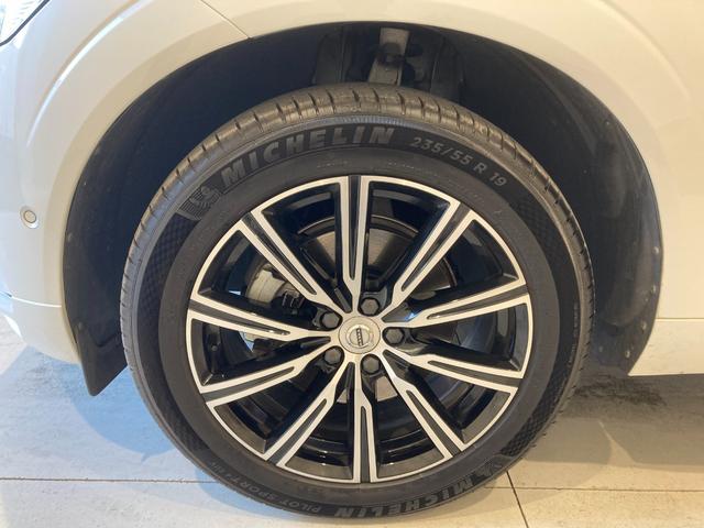 ＸＣ６０ Ｄ４　ＡＷＤ　インスクリプション　グレー革シート　パワーシート　シートヒーター　シートクーラー　ハンドルヒーター　ヘッドアップディスプレイ　純正ナビ　フルセグ　ＥＴＣ　前後ドラレコ　パワーバックドア　ＬＥＤヘッドランプ　フォグランプ！（79枚目）