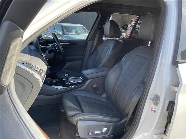 Ｘ３ ｘＤｒｉｖｅ　２０ｄ　Ｍスポーツ　ワンオーナー　パノラマサンルーフ　黒革シート　パワーシート　エアシート　シートヒーター　純正ナビ　フルセグＴＶ　全方位カメラ　ＥＴＣ　前後ドラレコ　ワイヤレス充電　パワーバックドア　ＬＥＤヘッドランプ（24枚目）