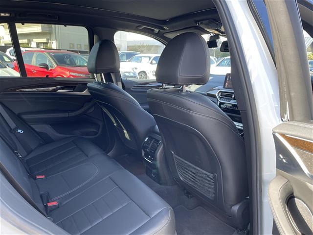 Ｘ３ ｘＤｒｉｖｅ　２０ｄ　Ｍスポーツ　ワンオーナー　パノラマサンルーフ　黒革シート　パワーシート　エアシート　シートヒーター　純正ナビ　フルセグＴＶ　全方位カメラ　ＥＴＣ　前後ドラレコ　ワイヤレス充電　パワーバックドア　ＬＥＤヘッドランプ（29枚目）