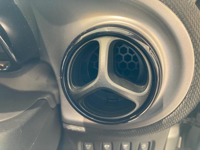 スマートフォーフォー パッション ワンオーナー シートヒーター オートエアコン 純正オーディオ Bluetooth バックカメラ クルーズコントロール アイドリングストップ 衝突軽減ブレーキアシスト ETC ESP フォグランプ!!!(8枚目)