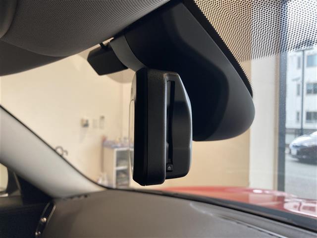 MINI クーパーD クロスオーバー エッセンシャル・トリム ハーフレザーシート 純正HDDナビ CarPlay バックカメラ コーナーセンサー Aクルーズコントロール パワーバックドア ETC2.0 衝突警告 ユニオンジャックテールライト アンビエントライト(14枚目)