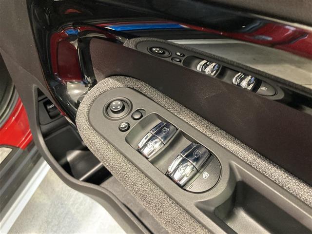 MINI クーパーD クロスオーバー エッセンシャル・トリム ハーフレザーシート 純正HDDナビ CarPlay バックカメラ コーナーセンサー Aクルーズコントロール パワーバックドア ETC2.0 衝突警告 ユニオンジャックテールライト アンビエントライト(35枚目)