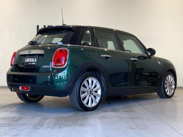 MINI クーパー ワンオーナー 純正ナビ USB Bluetooth バックカメラ インテリジェントセーフティ パーキングセンサー アンビエントライト ETC LEDヘッドランプ LEDフォグランプ UKテールランプ!(4枚目)