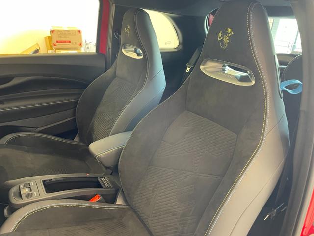 アバルト500e ツーリズモ ハッチバック ガラスルーフ固定式 シートヒーター 純正ナビ Bluetooth バックカメラ クルーズコントロール アルカンターラステアリング レーンキーピングアシスト LEDヘッドライト サウンドジェネレーター!(38枚目)