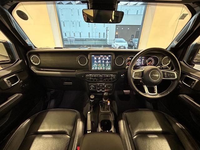 ジープ・ラングラーアンリミテッド サハラ 黒革シート シートヒーター ハンドルヒーター 防眩ミラー 純正ナビ フルセグTV Bluetooth バックカメラ クルーズコントロール パーキングセンサー! ETC オートライト LEDヘッドランプ(2枚目)