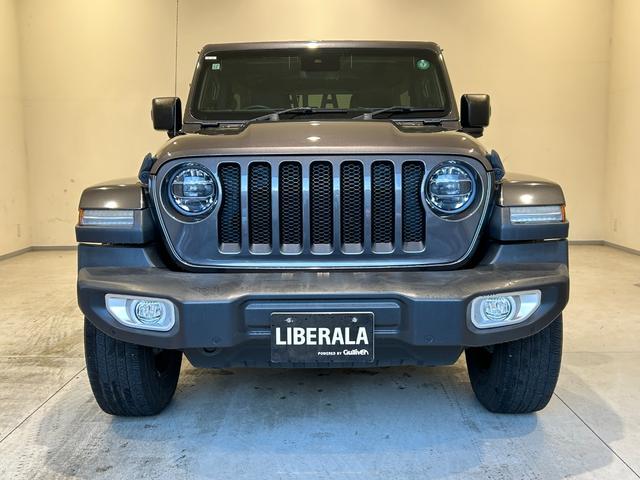 ジープ・ラングラーアンリミテッド サハラ 黒革シート シートヒーター ハンドルヒーター 防眩ミラー 純正ナビ フルセグTV Bluetooth バックカメラ クルーズコントロール パーキングセンサー! ETC オートライト LEDヘッドランプ(4枚目)