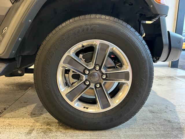 ジープ・ラングラーアンリミテッド サハラ 黒革シート シートヒーター ハンドルヒーター 防眩ミラー 純正ナビ フルセグTV Bluetooth バックカメラ クルーズコントロール パーキングセンサー! ETC オートライト LEDヘッドランプ(10枚目)