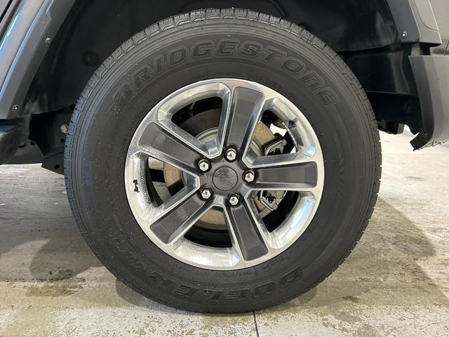 ジープ・ラングラーアンリミテッド サハラ 黒革シート シートヒーター ハンドルヒーター 防眩ミラー 純正ナビ フルセグTV Bluetooth バックカメラ クルーズコントロール パーキングセンサー! ETC オートライト LEDヘッドランプ(11枚目)