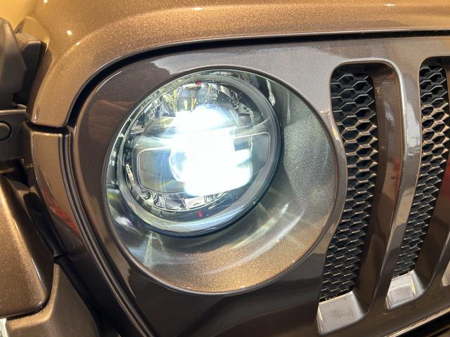 ジープ・ラングラーアンリミテッド サハラ 黒革シート シートヒーター ハンドルヒーター 防眩ミラー 純正ナビ フルセグTV Bluetooth バックカメラ クルーズコントロール パーキングセンサー! ETC オートライト LEDヘッドランプ(18枚目)