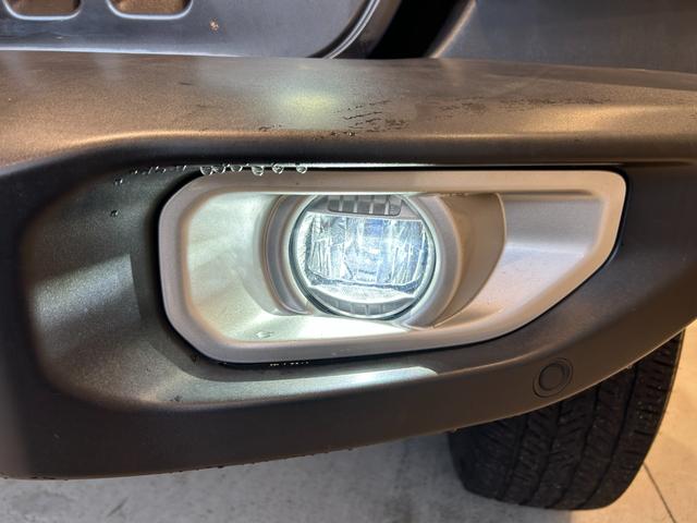 ジープ・ラングラーアンリミテッド サハラ 黒革シート シートヒーター ハンドルヒーター 防眩ミラー 純正ナビ フルセグTV Bluetooth バックカメラ クルーズコントロール パーキングセンサー! ETC オートライト LEDヘッドランプ(21枚目)