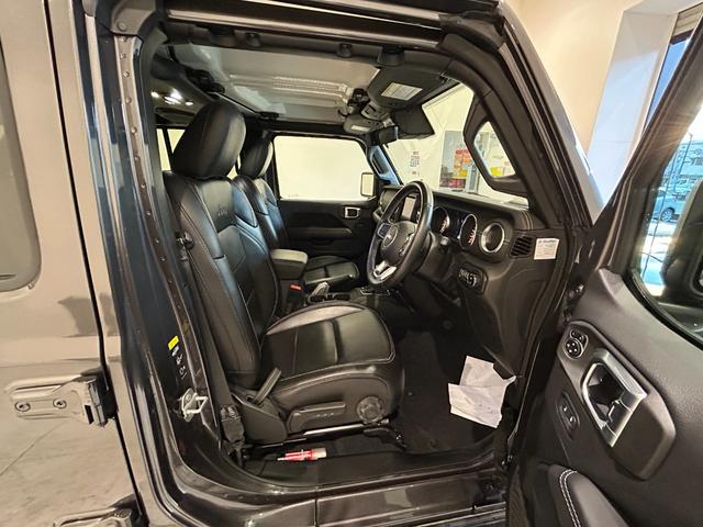 ジープ・ラングラーアンリミテッド サハラ 黒革シート シートヒーター ハンドルヒーター 防眩ミラー 純正ナビ フルセグTV Bluetooth バックカメラ クルーズコントロール パーキングセンサー! ETC オートライト LEDヘッドランプ(23枚目)