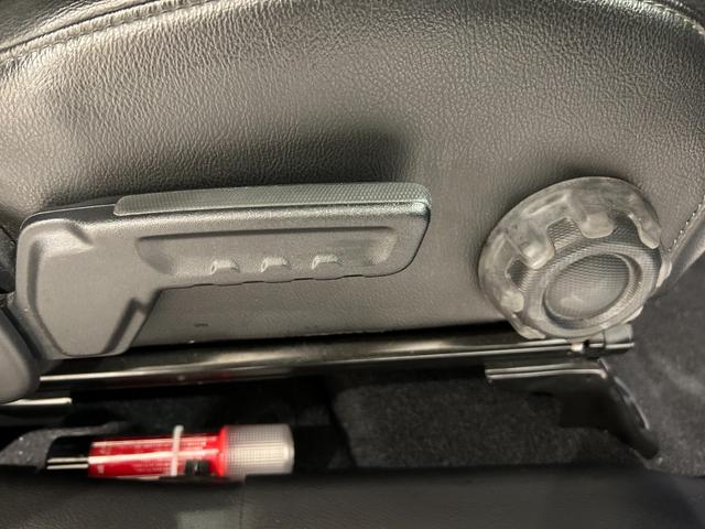 ジープ・ラングラーアンリミテッド サハラ 黒革シート シートヒーター ハンドルヒーター 防眩ミラー 純正ナビ フルセグTV Bluetooth バックカメラ クルーズコントロール パーキングセンサー! ETC オートライト LEDヘッドランプ(26枚目)