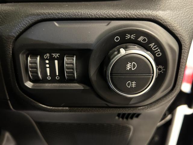 ジープ・ラングラーアンリミテッド サハラ 黒革シート シートヒーター ハンドルヒーター 防眩ミラー 純正ナビ フルセグTV Bluetooth バックカメラ クルーズコントロール パーキングセンサー! ETC オートライト LEDヘッドランプ(27枚目)