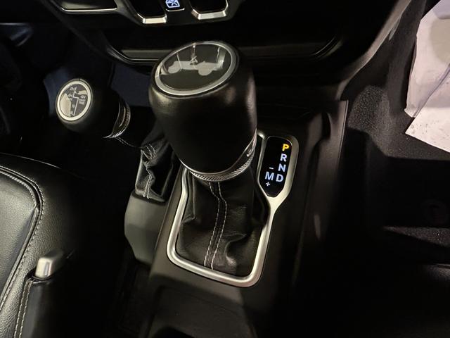 ジープ・ラングラーアンリミテッド サハラ 黒革シート シートヒーター ハンドルヒーター 防眩ミラー 純正ナビ フルセグTV Bluetooth バックカメラ クルーズコントロール パーキングセンサー! ETC オートライト LEDヘッドランプ(31枚目)