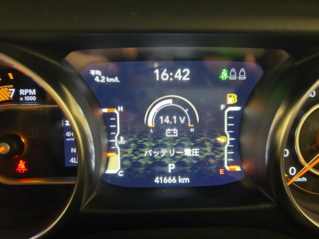 ジープ・ラングラーアンリミテッド サハラ 黒革シート シートヒーター ハンドルヒーター 防眩ミラー 純正ナビ フルセグTV Bluetooth バックカメラ クルーズコントロール パーキングセンサー! ETC オートライト LEDヘッドランプ(41枚目)