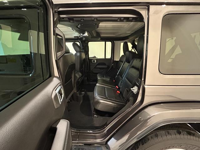 ジープ・ラングラーアンリミテッド サハラ 黒革シート シートヒーター ハンドルヒーター 防眩ミラー 純正ナビ フルセグTV Bluetooth バックカメラ クルーズコントロール パーキングセンサー! ETC オートライト LEDヘッドランプ(64枚目)