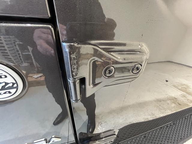 ジープ・ラングラーアンリミテッド サハラ 黒革シート シートヒーター ハンドルヒーター 防眩ミラー 純正ナビ フルセグTV Bluetooth バックカメラ クルーズコントロール パーキングセンサー! ETC オートライト LEDヘッドランプ(74枚目)