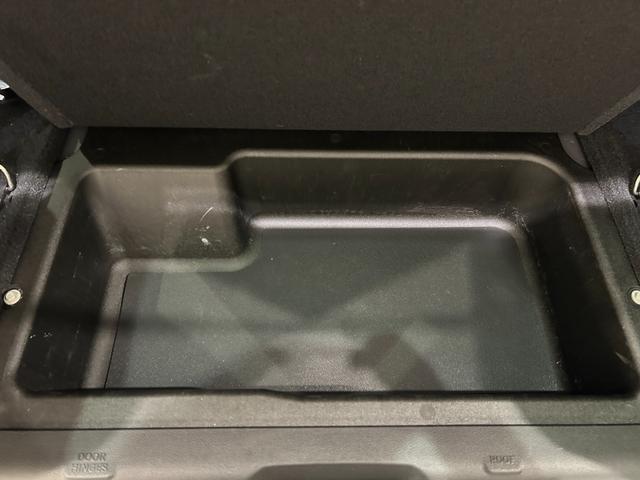 ジープ・ラングラーアンリミテッド サハラ 黒革シート シートヒーター ハンドルヒーター 防眩ミラー 純正ナビ フルセグTV Bluetooth バックカメラ クルーズコントロール パーキングセンサー! ETC オートライト LEDヘッドランプ(75枚目)