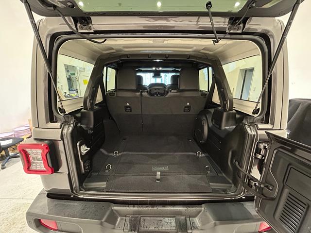 ジープ・ラングラーアンリミテッド サハラ 黒革シート シートヒーター ハンドルヒーター 防眩ミラー 純正ナビ フルセグTV Bluetooth バックカメラ クルーズコントロール パーキングセンサー! ETC オートライト LEDヘッドランプ(76枚目)