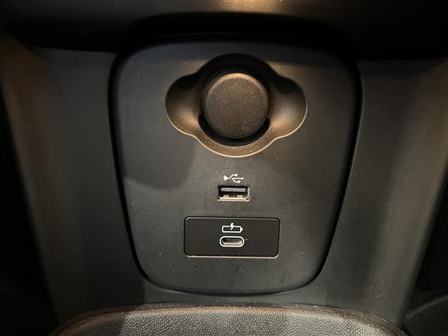 ＭＩＮＩ クーパー　クラシック・トリム　ハーフレザーシート　シートヒーター　ディスプレイオーディオ　バックカメラ　ＥＴＣ　ＬＥＤヘッドランプ　ＵＫテールランプ（11枚目）