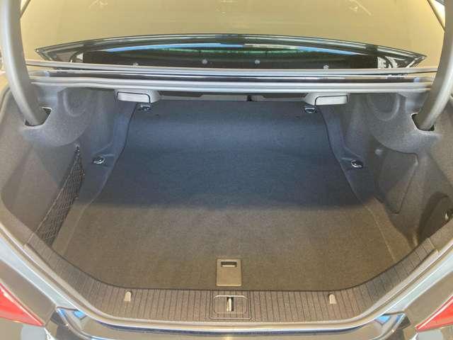 ＣＬＳクラス ＣＬＳ２２０ｄ　ＡＭＧライン　レーダーセーフティＰＫＧ　黒革シート（ヒーター／パワー／メモリー）　スライディングルーフ　純正ナビ　ＴＶ　バックカメラ　ＡｐｐｌｅＣａｒｐｌａｙ　ＡｎｄｒｏｉｄＡｕｔｏ　パワーバックドア　ＥＴＣ（11枚目）