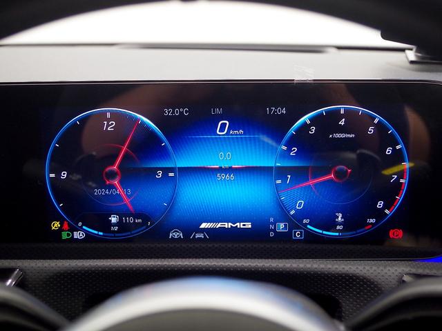 ＣＬＡ３５　４マチック　１オーナ　ＡＭＧパフォーマンスＰＫＧ　アドバンストＰＫＧレーダーセーフティＰＫＧ　パノラマスライディングルーフ　ＨＵＤ　ＬＥＤライト　　ドラレコ　ＥＴＣ　レーダー探知機　アンビエントライト　全周囲カメ(10枚目)