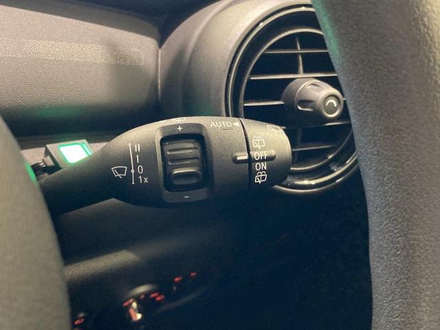 MINI ワン シートヒーター! 純正ナビ バックカメラ コーナーセンサー パーキングアシスト インテリジェントセーフティ ETC 前後ドライブレコーダー 衝突警告 LED ユニオンジャックテールライト スマートキー(9枚目)