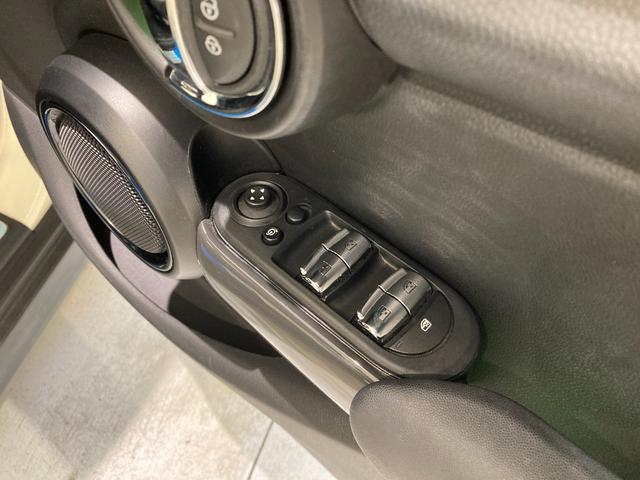 MINI ワン シートヒーター! 純正ナビ バックカメラ コーナーセンサー パーキングアシスト インテリジェントセーフティ ETC 前後ドライブレコーダー 衝突警告 LED ユニオンジャックテールライト スマートキー(13枚目)