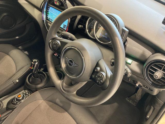 MINI ワン シートヒーター! 純正ナビ バックカメラ コーナーセンサー パーキングアシスト インテリジェントセーフティ ETC 前後ドライブレコーダー 衝突警告 LED ユニオンジャックテールライト スマートキー(38枚目)
