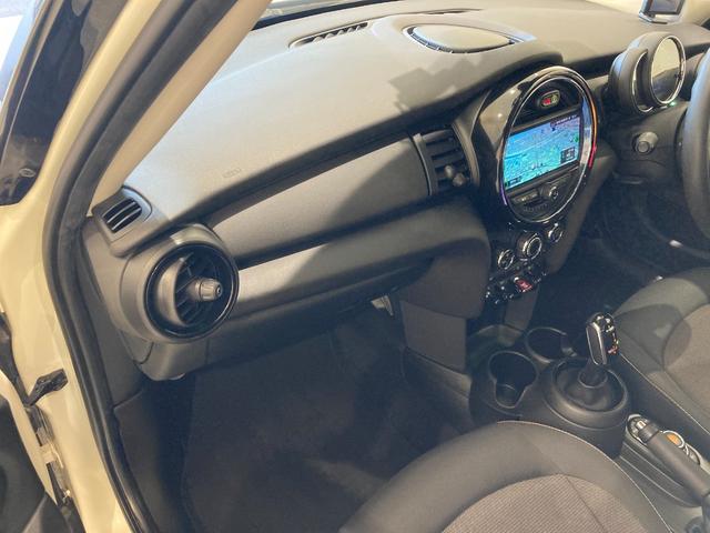 MINI ワン シートヒーター! 純正ナビ バックカメラ コーナーセンサー パーキングアシスト インテリジェントセーフティ ETC 前後ドライブレコーダー 衝突警告 LED ユニオンジャックテールライト スマートキー(50枚目)