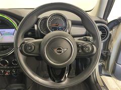 ＬＩＢＥＲＡＬＡでは多種多様の車種をご用意させていただいております。お客様がご納得いくまで、そのお車の持つ特性を五感すべてで感じ取っていただける場をご提供します。 2